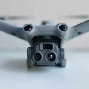 Detail kamery dronu DJI M3DT spredu