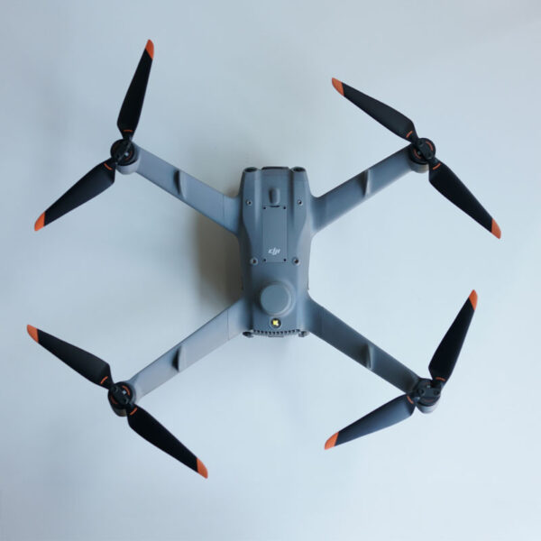 Dron DJI M3D zvrchu